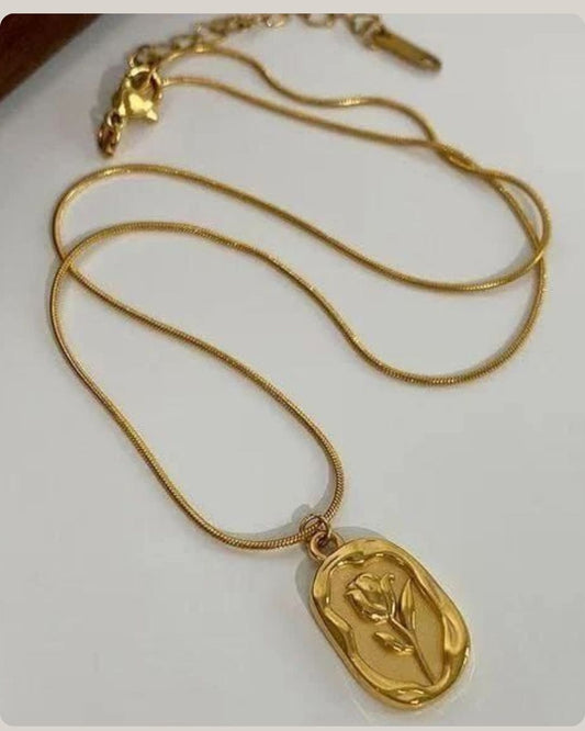 Floraglow Hear Necklace